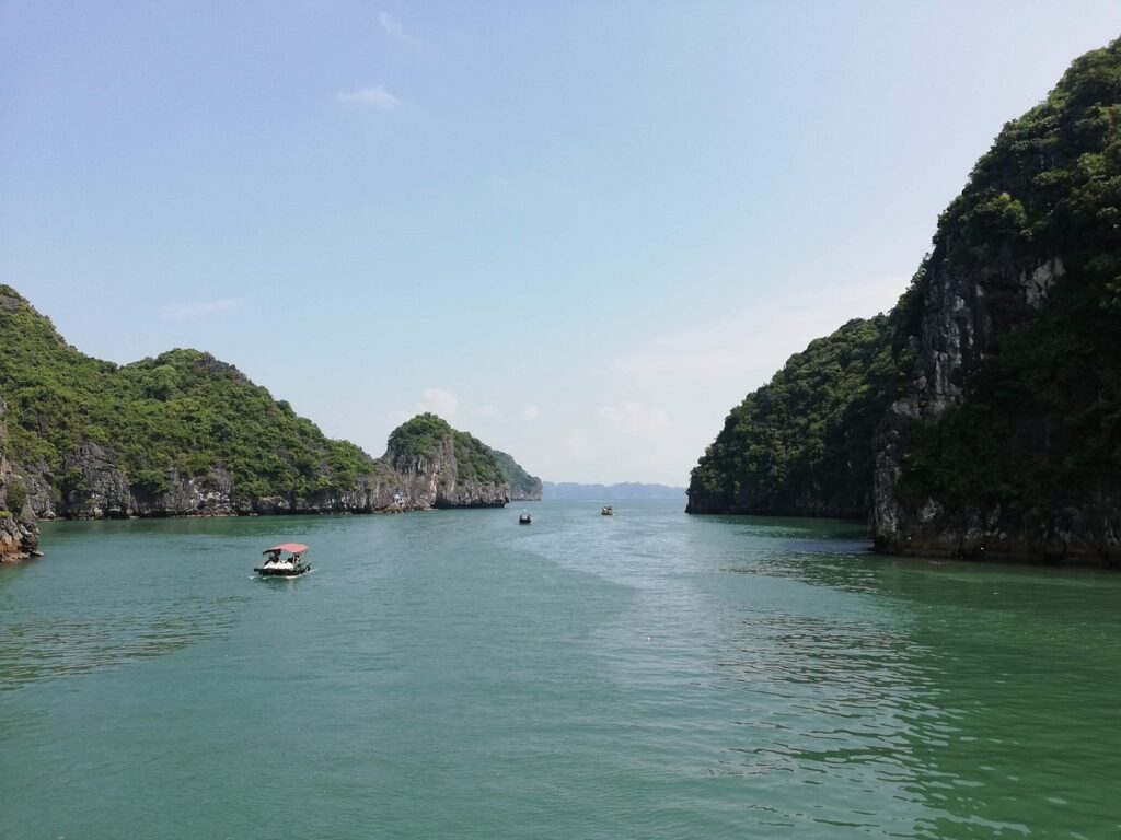 Hạ Long Cát Bà 3 Ngày 2 Đêm: Trọn Vẹn Vẻ Đẹp Vịnh Biển Bắc Bộ 2 Đặt tour Hạ Long Cát Bà 3 ngày 2 đêm tại Thế Sinh