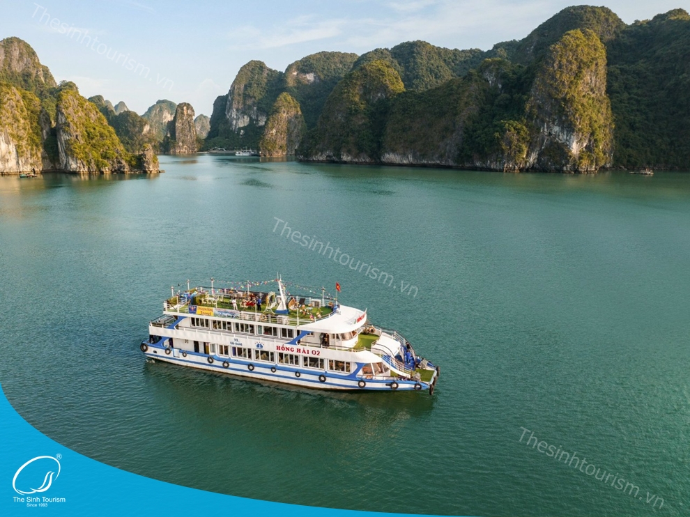 Tour Du Thuyền Hạ Long Trong Ngày Có Đáng Tiền Không? Một Travel Blogger Kể Bạn Nghe 2 Tour du thuyền Hạ Long trong ngày