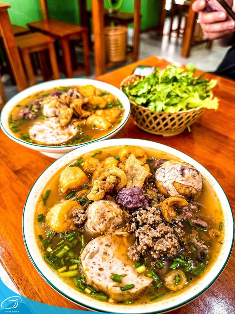 tour du lich ha noi du lich the sinh tourist the sinh tourism am thuc ha noi 011 20240510 135828