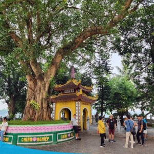 tour du lich ha noi du lich the sinh tourist the sinh tourism chua tran quoc 001 20240510 135335