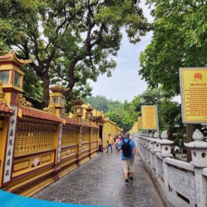 tour du lich ha noi du lich the sinh tourist the sinh tourism chua tran quoc 002 20240510 135335
