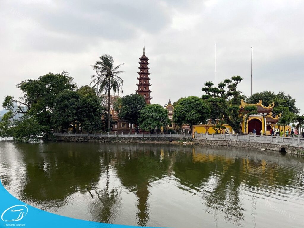 tour du lich ha noi du lich the sinh tourist the sinh tourism chua tran quoc 005 20240510 135335