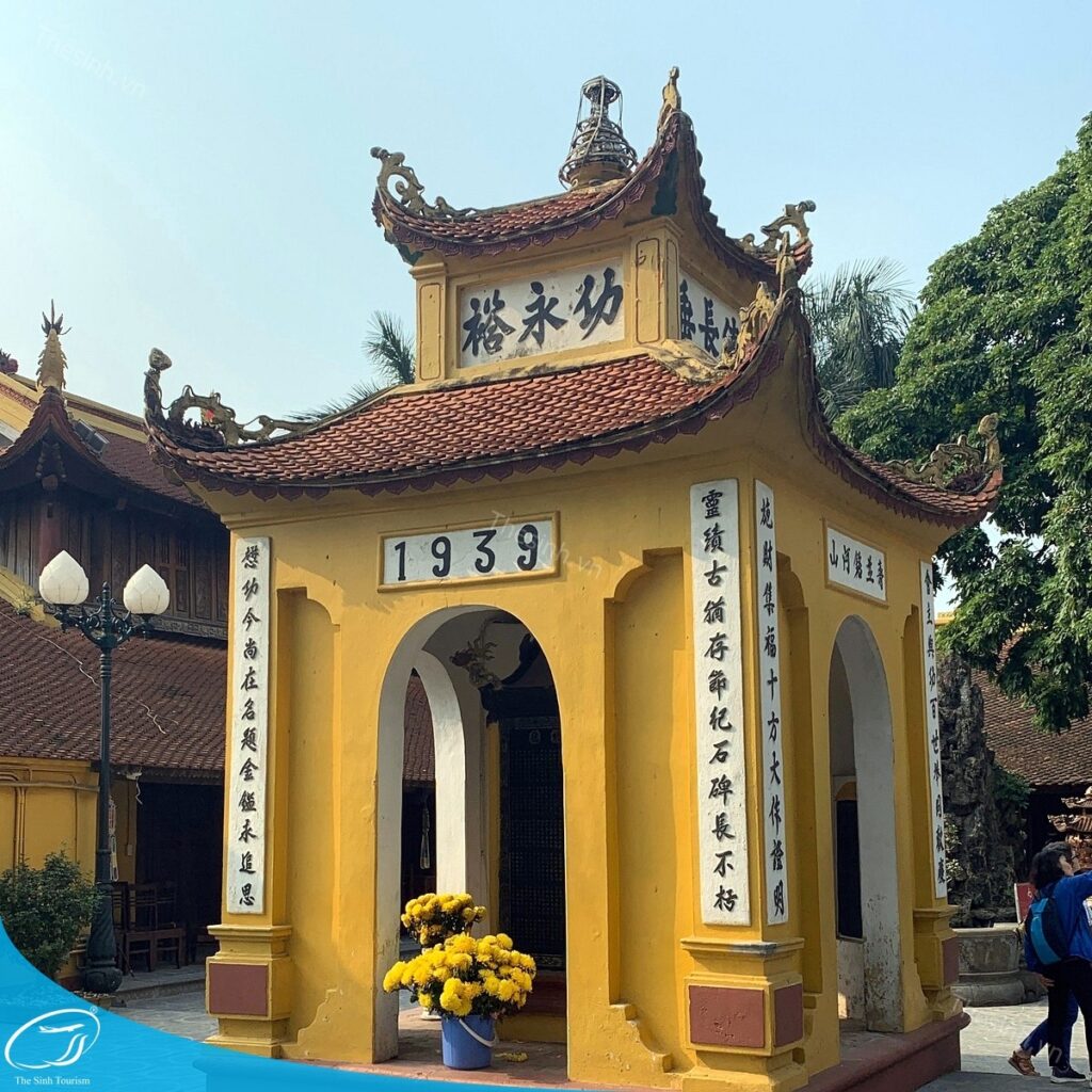 tour du lich ha noi du lich the sinh tourist the sinh tourism chua tran quoc 017 20240510 135336