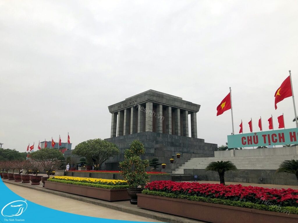 Chương trình city tour Hà Nội 1 ngày - Tham quan Lăng chủ tịch Hồ Chí Minh