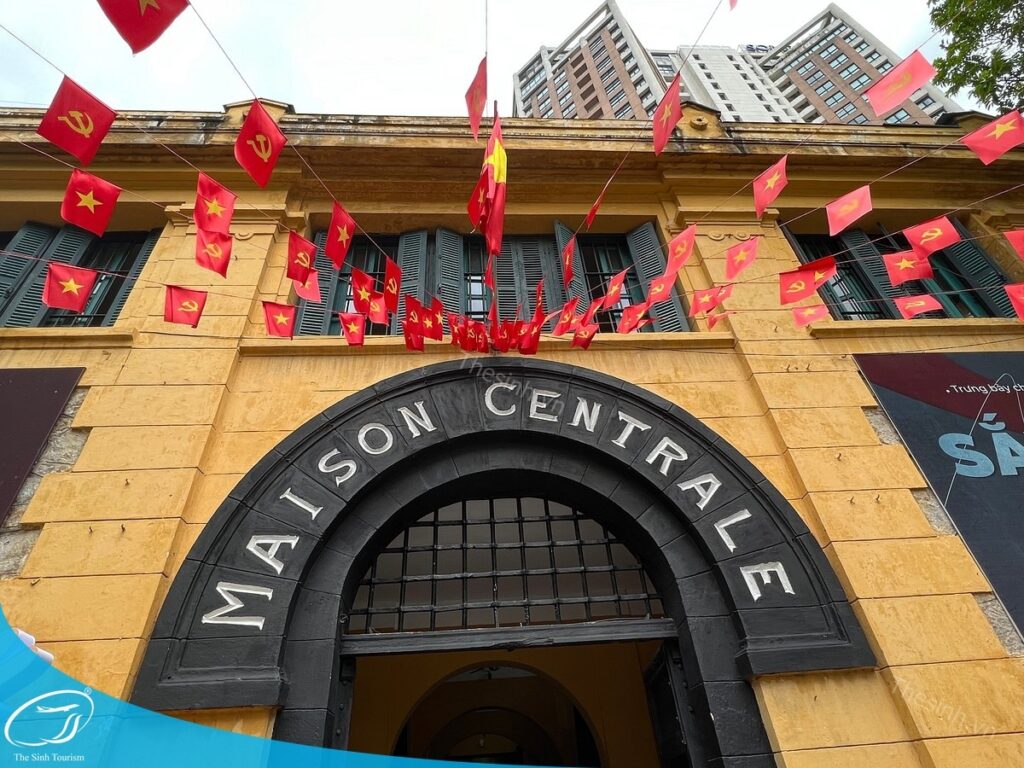 tour du lich ha noi du lich the sinh tourist the sinh tourism nha tu hoa lo 006 20240510 135903
