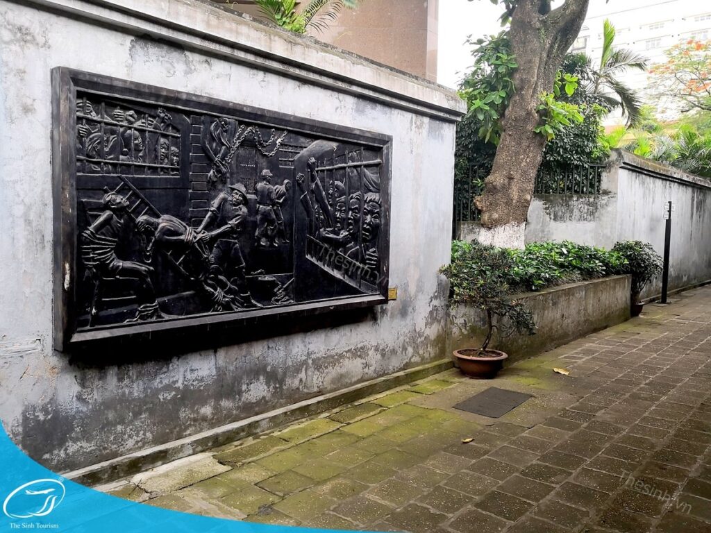 tour du lich ha noi du lich the sinh tourist the sinh tourism nha tu hoa lo 009 20240510 135903
