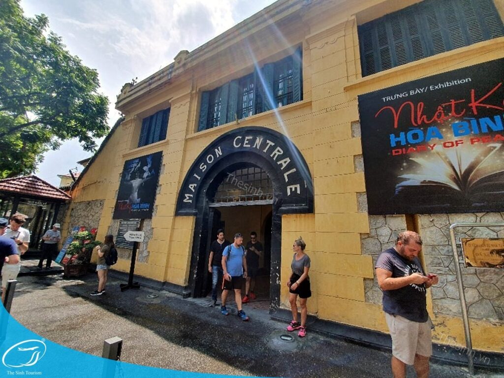 tour du lich ha noi du lich the sinh tourist the sinh tourism nha tu hoa lo 020 20240510 135903