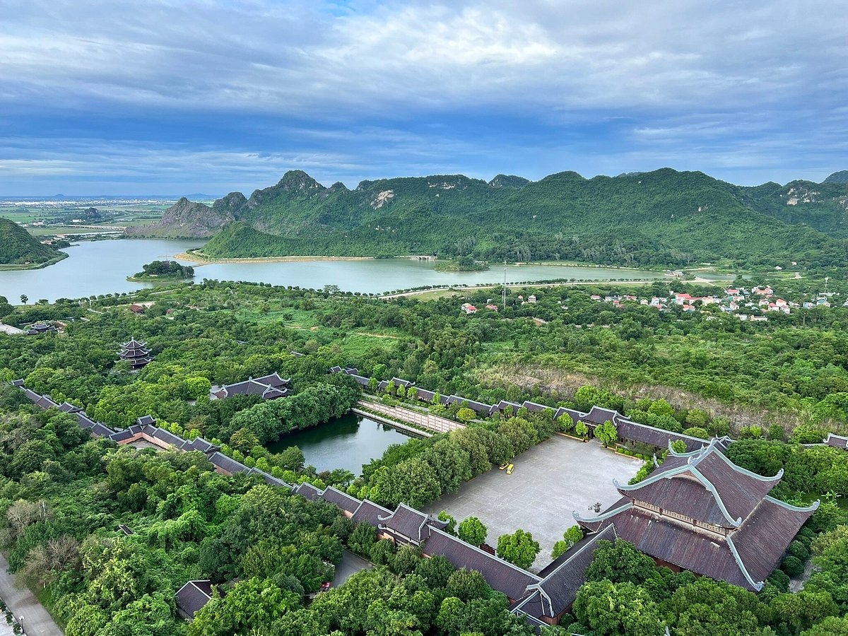 Tour Bái Đính - Tràng An - Hang Múa 1 Ngày 13 Đi tour Ninh Bình Hạ Long cùng Thế Sinh Tourist