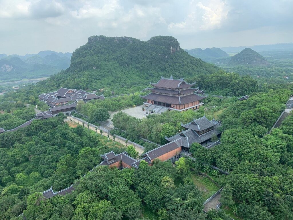 Du Lịch Ninh Bình 2 Ngày 1 Đêm - Trải Nghiệm Trọn Vẹn Vẻ Đẹp Non Nước Cố Đô 10 tour du lich ninh binh du lich the sinh tourist the sinh tourism chua bai dinh 015 20240510 141729