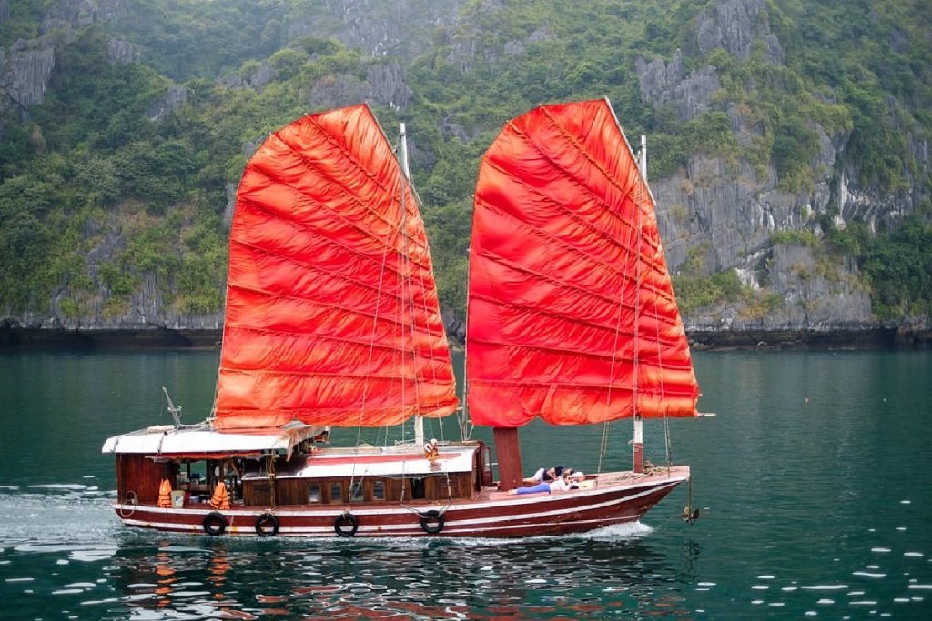 Vé vào Cát Bà - Tham khảo tại Thế Sinh Tourist