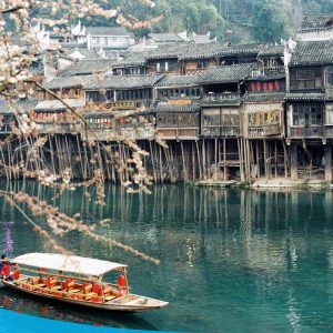 Tour HÀ NỘI –THIÊN MÔN SƠN – HỒ BẢO PHONG – PHƯỢNG HOÀNG CỔ TRẤN – QUÝ DƯƠNG – NAM NINH – 6N5Đ - BAY + BỘ