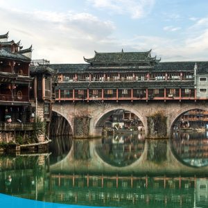 Bảng Giá Tour Du Thuyền Hạ Long - Mẹo Tiết Kiệm Chi Phí 13 BAY - PHƯỢNG HOÀNG CỔ TRẤN – THIÊN MÔN SƠN - HỒ BẢO PHONG – MIÊU TRẠI MẠC NHUNG HẠNG NGÔ TƯƠNG TÂY - 6N5Đ