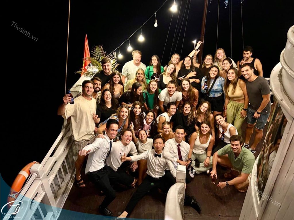 Đặt Tour Du Lịch Hạ Long - Hướng Dẫn Chi Tiết Cho Người Mới 19 Đặt du thuyền Hạ Long tại Thế Sinh Tourist