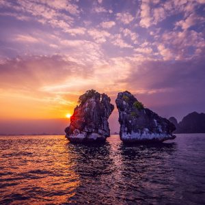 Du lịch Hạ Long - Hòn Gà Chọi - Ảnh sưu tầm
