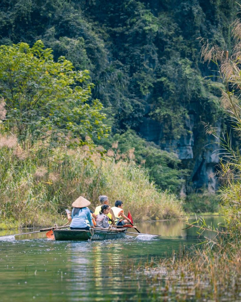 Tour Ninh Bình Tràng An 1 Ngày - Hành Trình Khám Phá Trọn Vẹn Nhất 13 dat tour di trang an du lich ninh binh the sinh tourism the sinh tourist 003 20240827