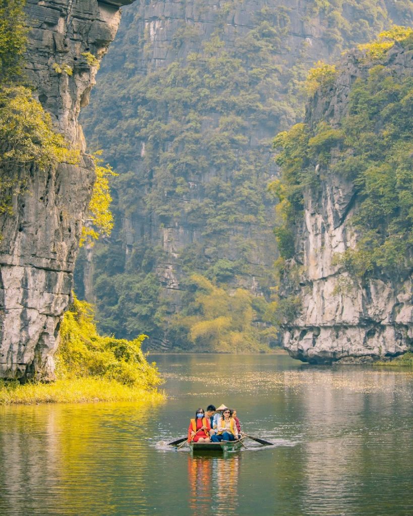 Tour Ninh Bình Tràng An 1 Ngày - Hành Trình Khám Phá Trọn Vẹn Nhất 14 dat tour di trang an du lich ninh binh the sinh tourism the sinh tourist 004 20240827