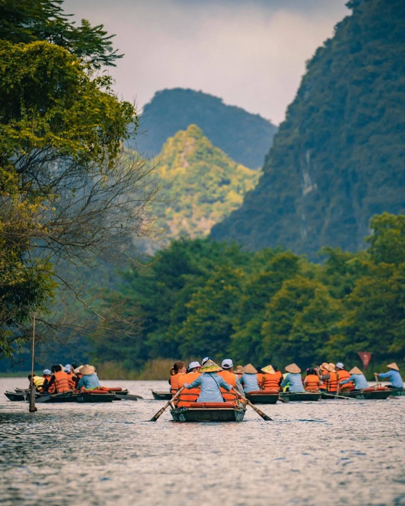 Du Lịch Ninh Bình 2 Ngày 1 Đêm - Trải Nghiệm Trọn Vẹn Vẻ Đẹp Non Nước Cố Đô 6 dat tour di trang an du lich ninh binh the sinh tourism the sinh tourist 005 20240827