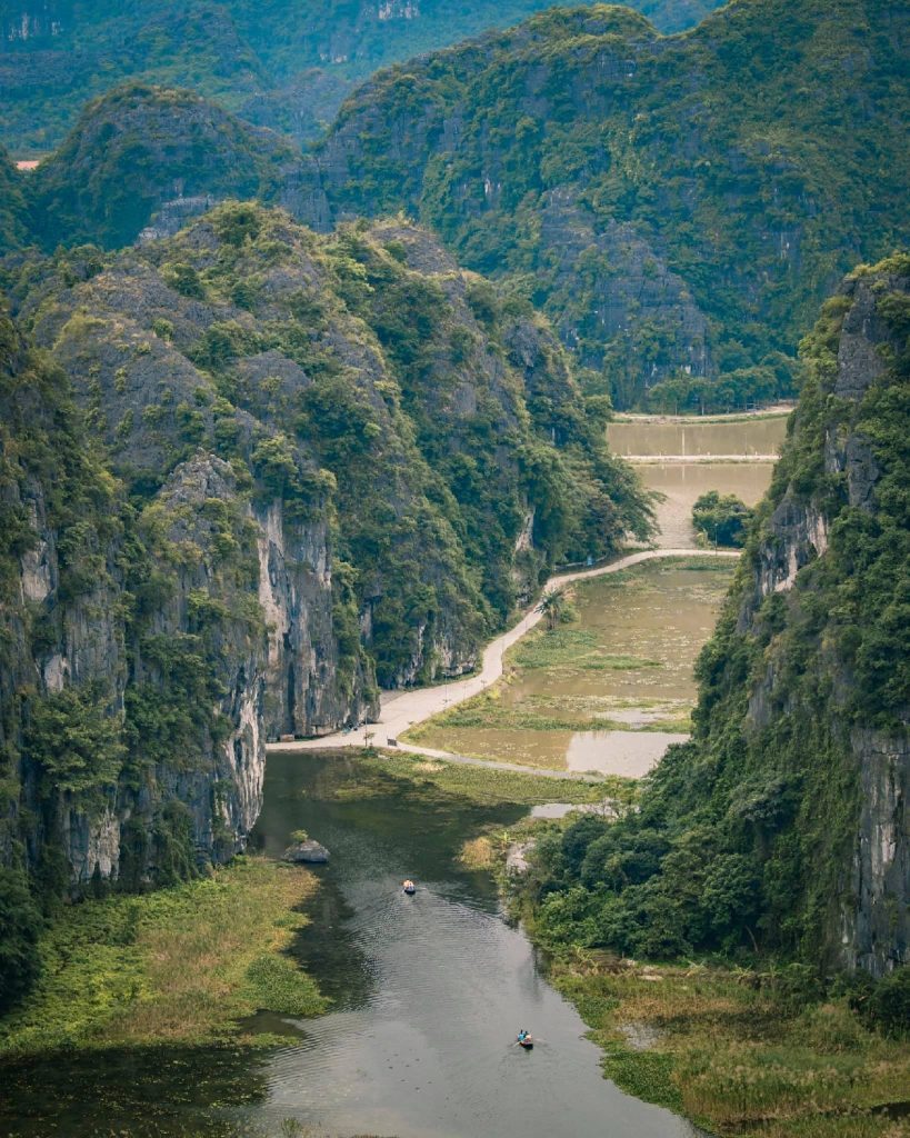 Du Lịch Tràng An Ninh Bình - Khám Phá Non Nước Hữu Tình Và Kinh Nghiệm Chi Tiết 18 dat tour di trang an du lich ninh binh the sinh tourism the sinh tourist 006 20240827