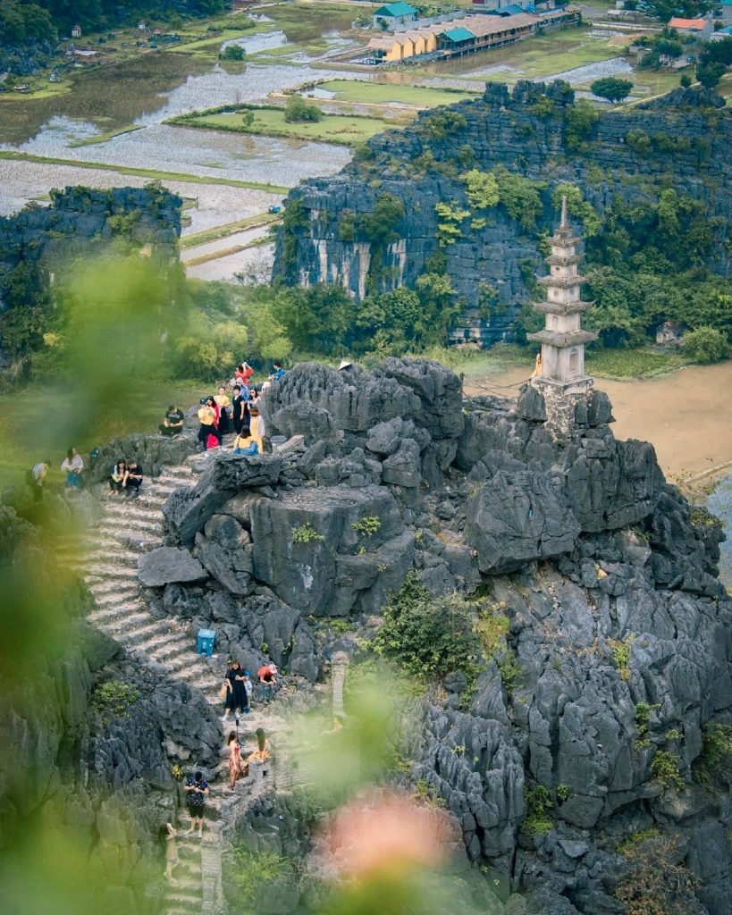 Du Lịch Ninh Bình 2 Ngày 1 Đêm - Trải Nghiệm Trọn Vẹn Vẻ Đẹp Non Nước Cố Đô 5 dat tour di trang an du lich ninh binh the sinh tourism the sinh tourist 008 20240827