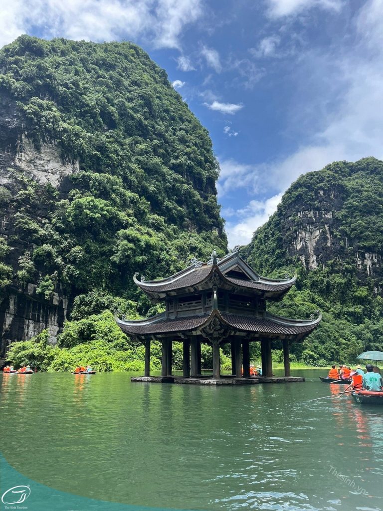 Du Lịch Tràng An Ninh Bình - Khám Phá Non Nước Hữu Tình Và Kinh Nghiệm Chi Tiết 13 du lich the sinh the sinh tourist tour du lich ninh binh trang an 2 007 20250829