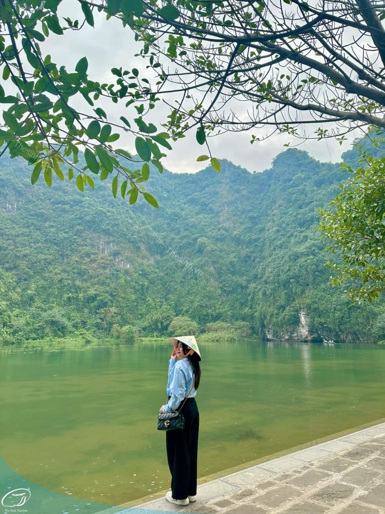 Du Lịch Tràng An Ninh Bình - Khám Phá Non Nước Hữu Tình Và Kinh Nghiệm Chi Tiết 14 du lich the sinh the sinh tourist tour du lich ninh binh trang an 3 002 20250829