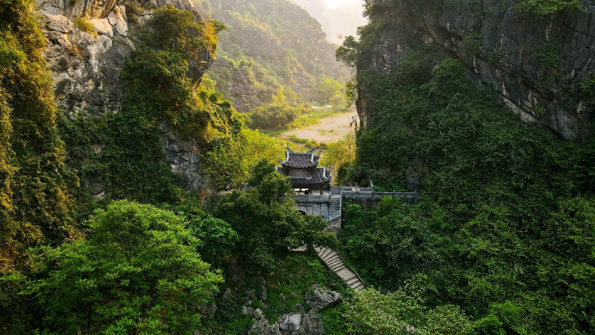 default tour du lich ninh binh tuyet tinh coc ninh binh trang an du lich the sinh tourist 004