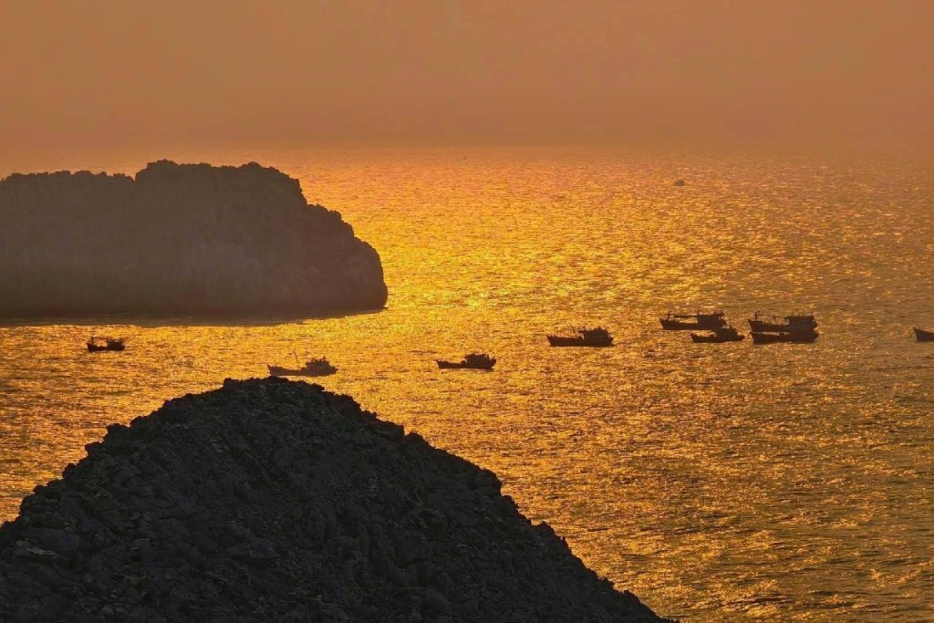 Thuê tàu thăm Vịnh Lan Hạ tại Thế Sinh Tourist