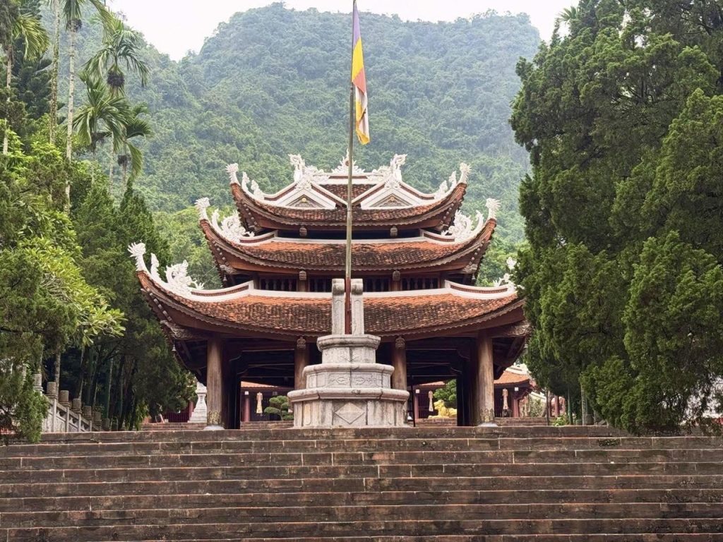 Kinh nghiệm đi lễ Chùa Hương đầu năm – Cầu bình an, đắc lộc 8 tour du lich chua huong the sinh tourist sinh cafe travel the sinh tourist 005 20251115