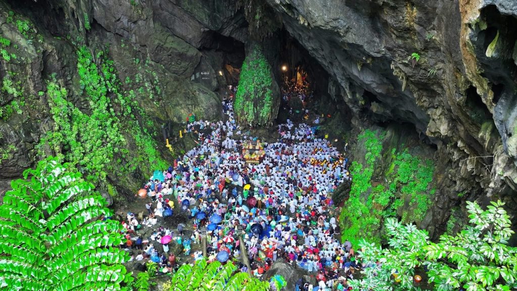 Ảnh sưu tầm - Đặt tour lễ Chùa Hương tại Thế Sinh Tourist