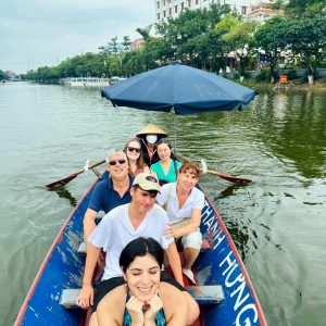 du lich the sinh the sinh tourist du lich chua huong tour chua huong 004 20241022